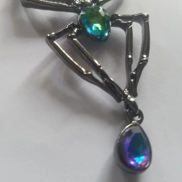Spider Gem Necklace - Picture 3 of 10